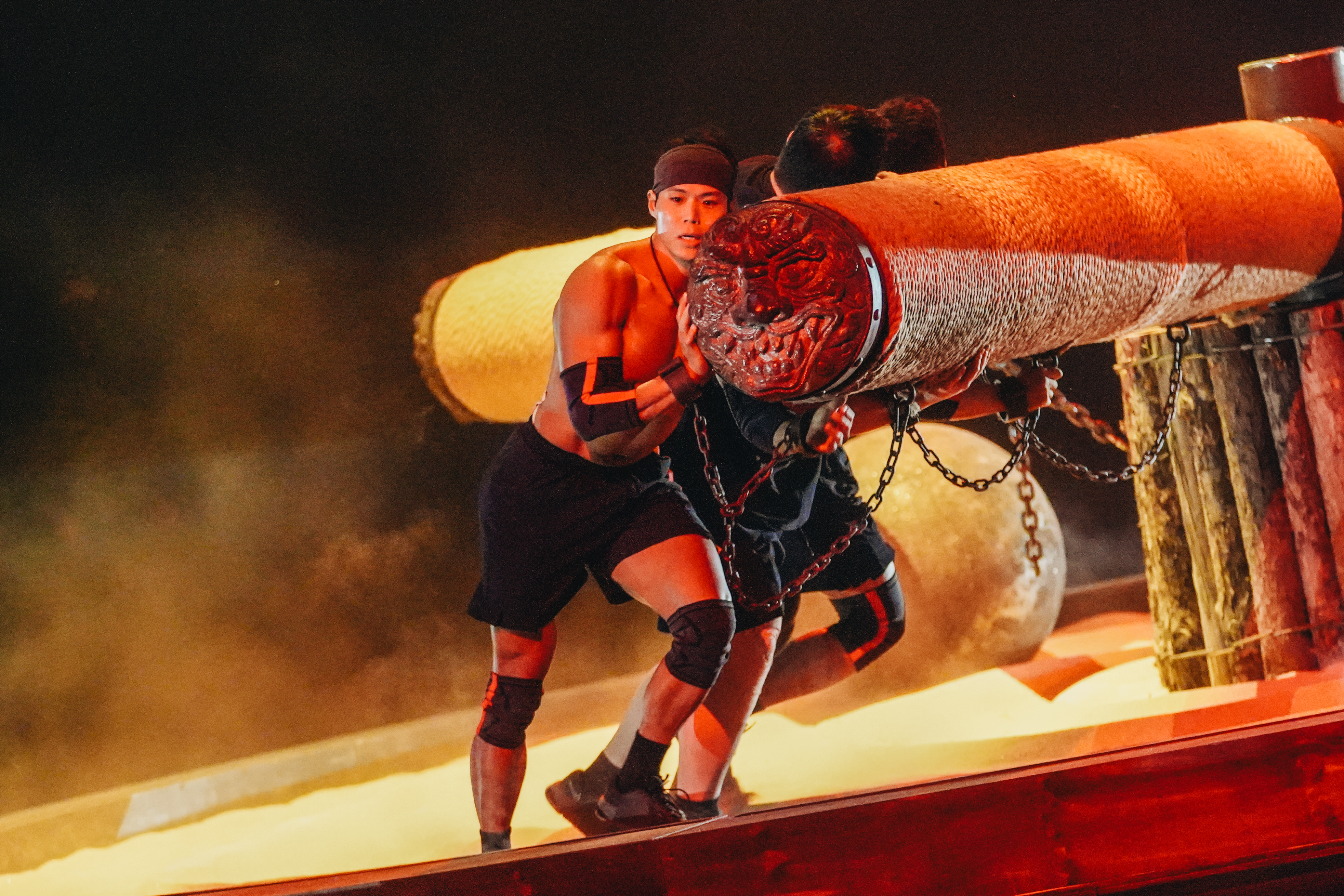 Physical: Asia S1/ Amotti in Physical: Asia S1 Cr. CASA DE FOTO /Netflix &amp;copy; 2025