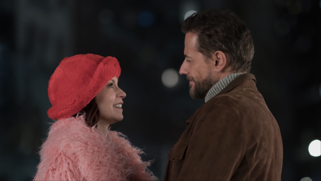 Carrie Preston and Ioan Gruffudd in Elsbeth Season 2