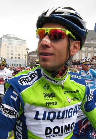 Vincenzo Nibali (Liquigas-Doimo) talks to his fan club that traveled from Italy to cheer him on