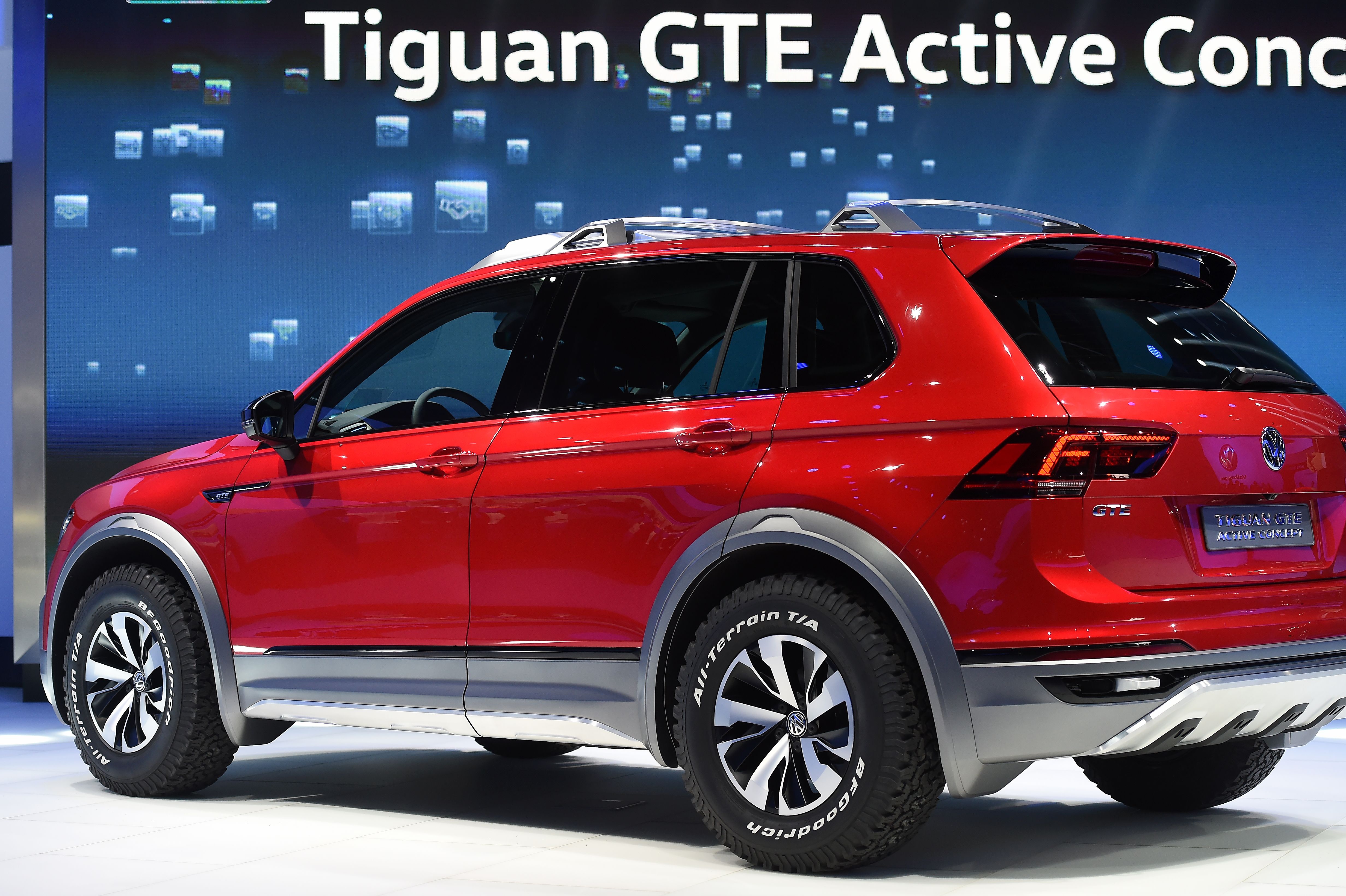 Volkswagen Tiguan GTE Active Concept SUV is unveiled during the press preview of the 2016 North American International Auto Show in Detroit, Michigan, on January 11, 2016. AFP PHOTO/JEWEL SAM