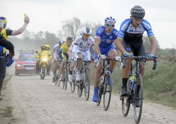 (From R) Germany's Andreas Schillinger (Team Netapp Endura), Belgium's David Boucher (FDJ), France's Benoit Jarrier (Bretagne-Seche Environnement), John Murphy of the US (United Health Care), Slovakia's Michael Kolar (Tinkoff-Saxo) and France's Clement Koretzky (Bretagne-Seche Environnement) take part to an eight-man breakaway