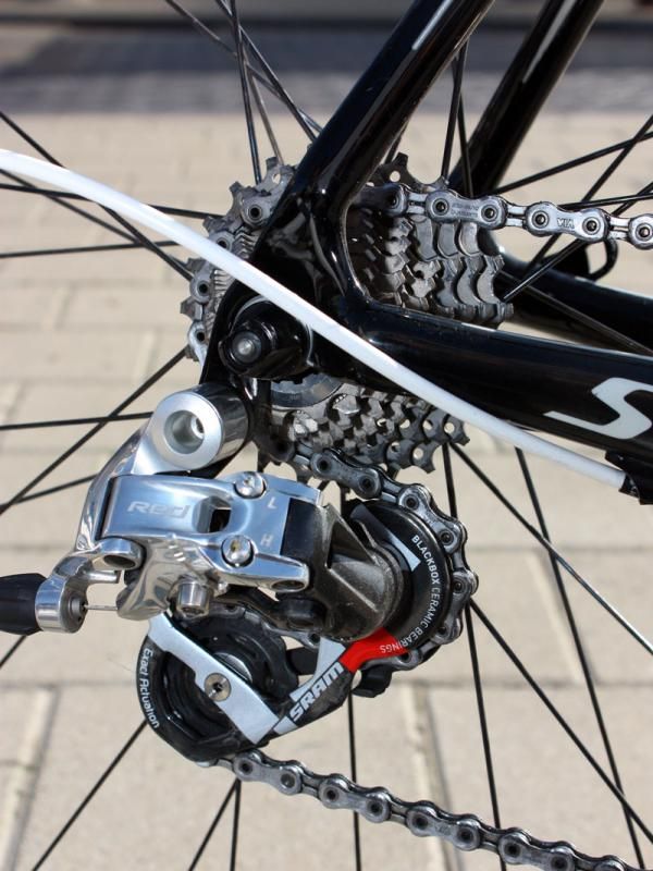 A Shimano Dura-Ace chain was running through a SRAM Red rear derailleur on the Tuesday before Paris-Roubaix but was traded for a SRAM model later on.