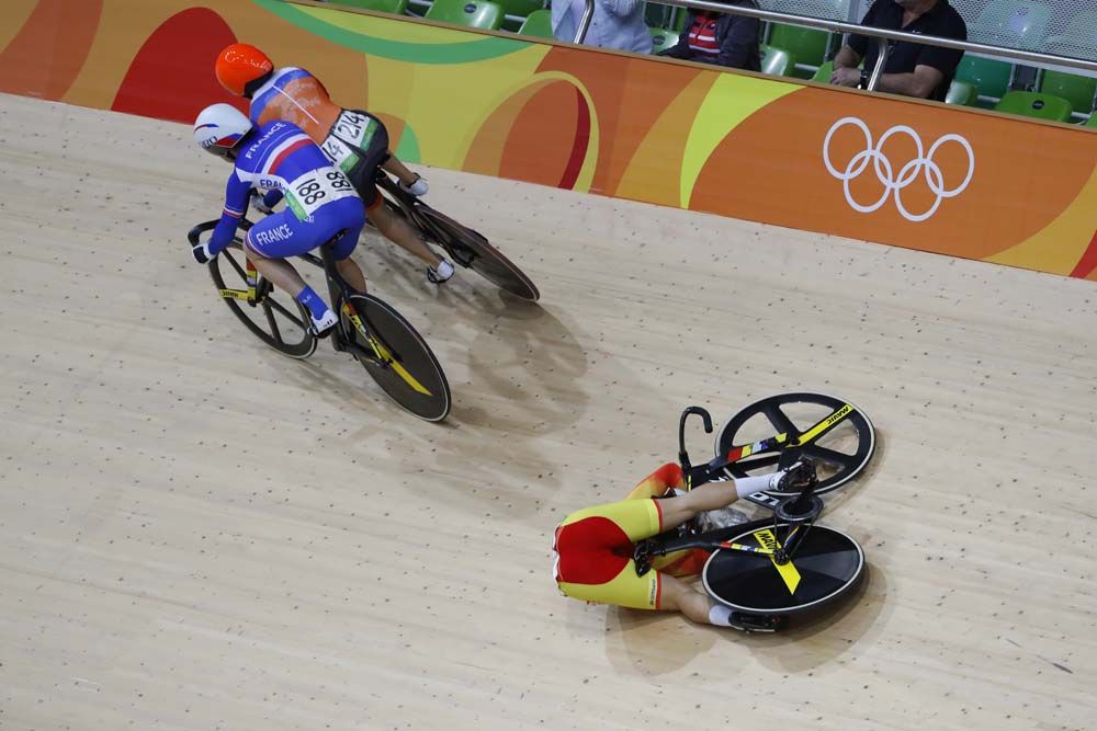 Tania Calvo of Spain crashed hard