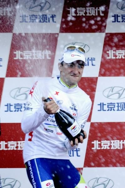 Stage 1 winner Elia Viviani (Liquigas-Cannondale) leads the young riders classification.