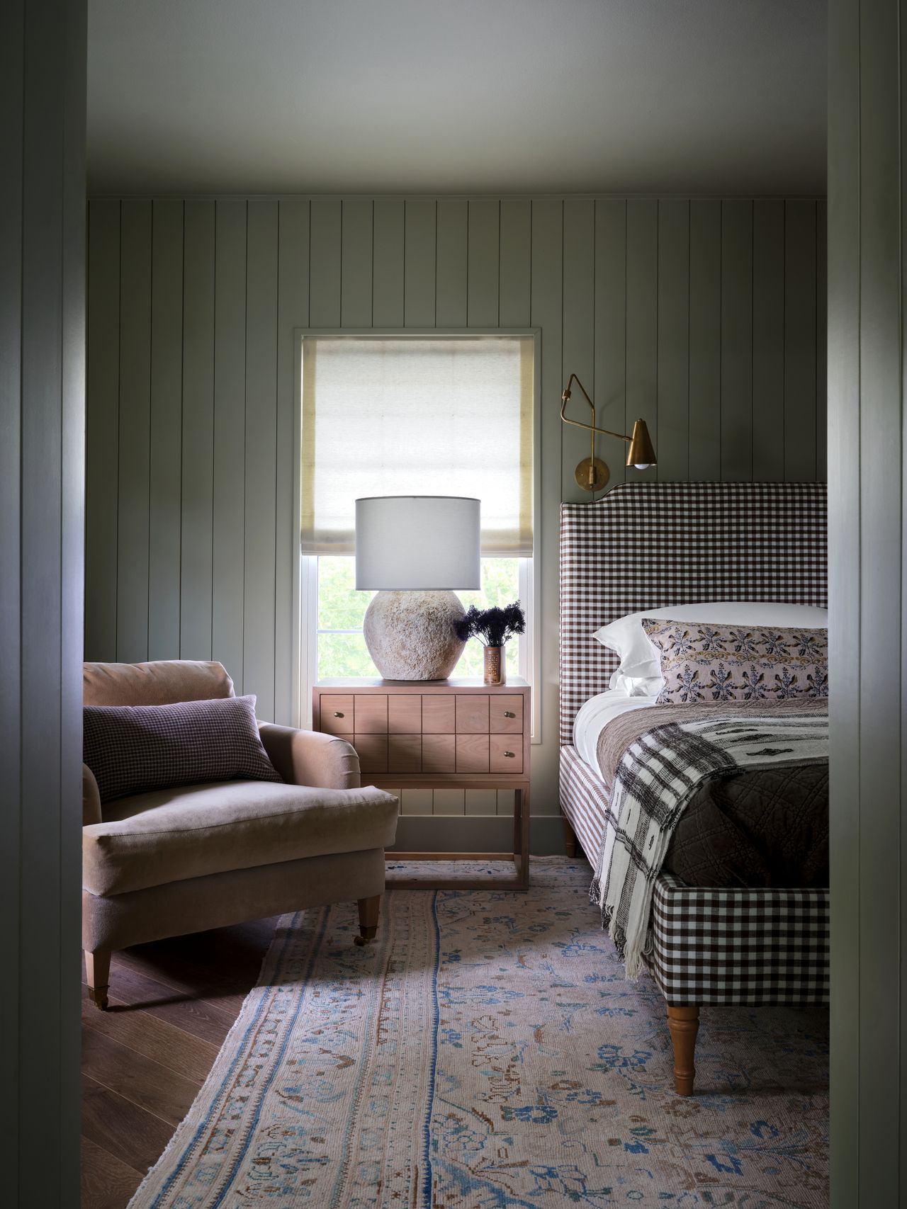 Olive Green Bedrooms A Soothing Hue For Sanctuary Like Spaces Livingetc olive-green-bedrooms-a-soothing-hue-for-sanctuary-like-spaces-livingetc