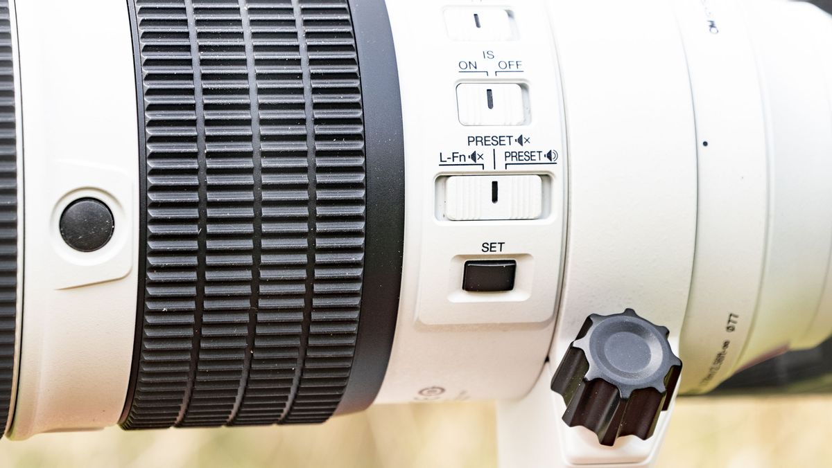 Close up of the OM System M.Zuiko Digital ED 50-200mm F2.8 IS Pro lens's controls