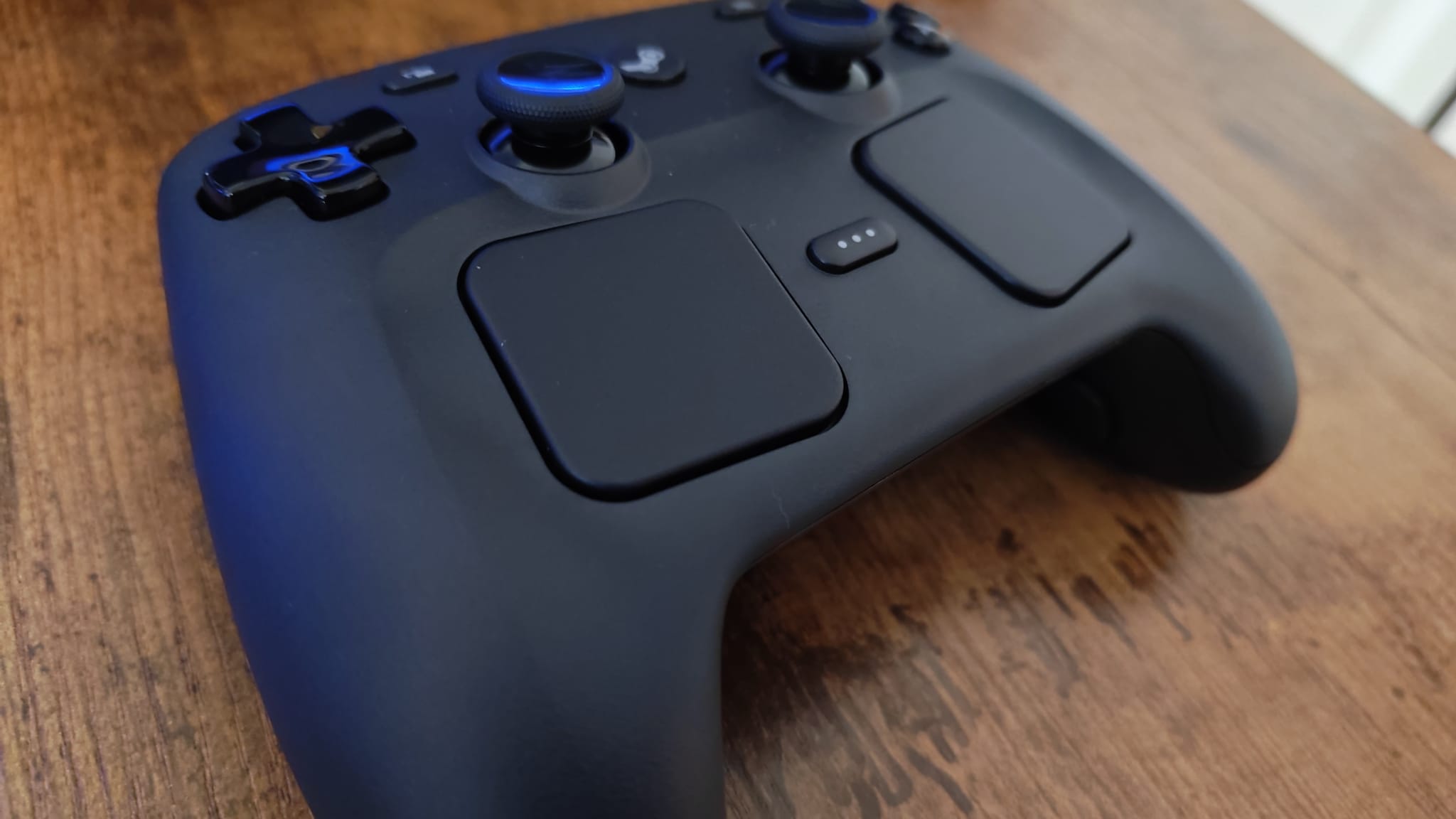 A closer look at the trackpads on the Steam Controller
