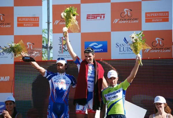 The stage podium: Danilo Napolitano (2nd, Katusha), Alberto Loddo (1st, Androni-Giacatolli) and Francesco Chicchi (3rd, Liquigas-Doimo)