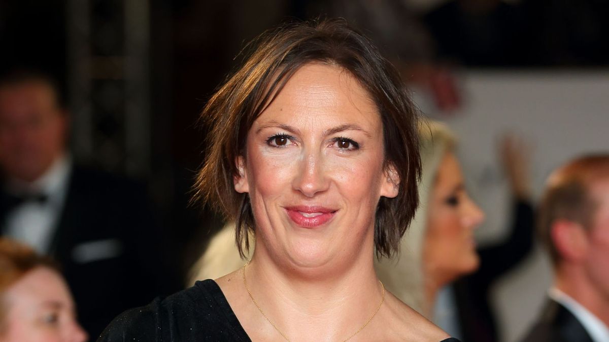 "J'avais du mal à demander de l'aide, je ne savais tout simplement pas comment le faire", dit Miranda Hart en parlant franchement de ses luttes contre les maladies chroniques.