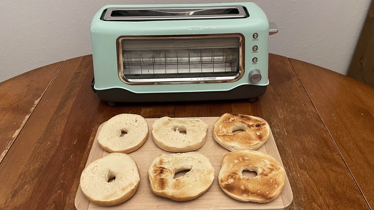 DASH Clear View Toaster bagel test