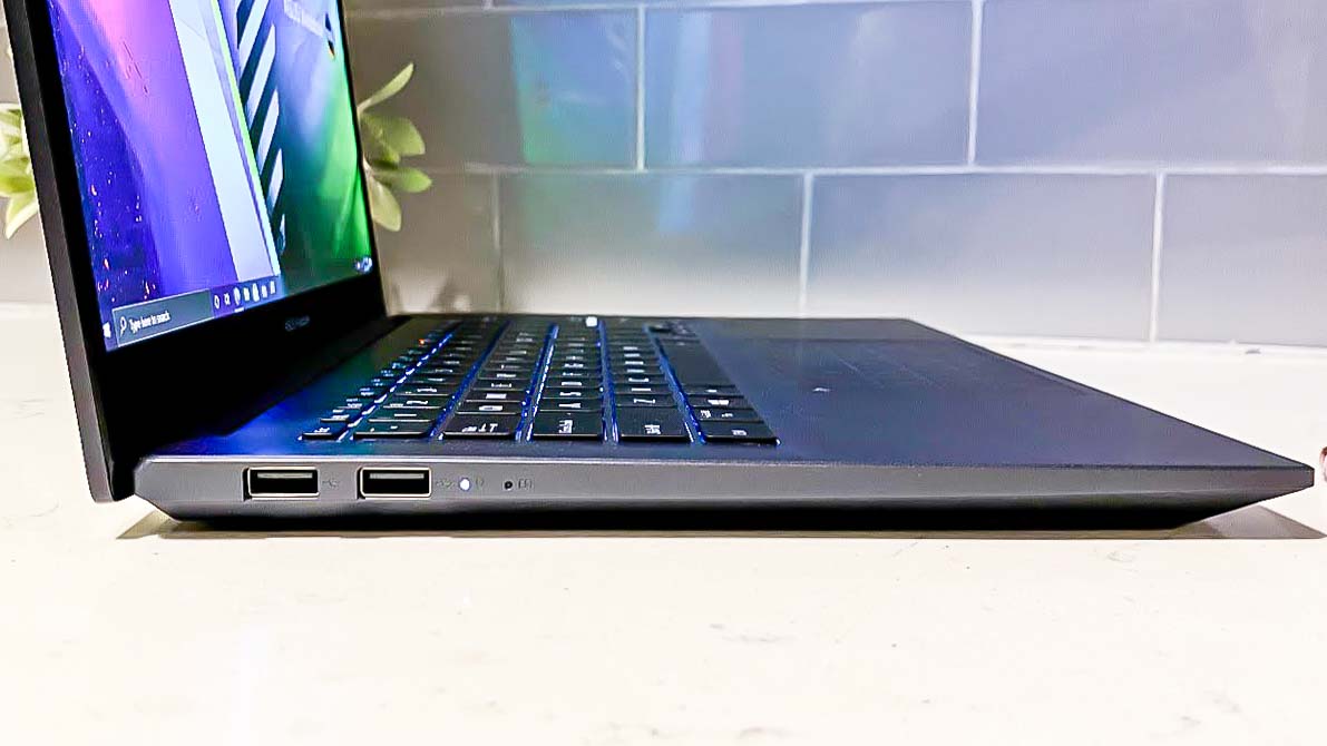 Asus Vivobook Pro 14 ports