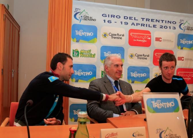 Vincenzo Nibali (Astana) and Bradley Wiggins (Sky) perform the obligatory hand shake