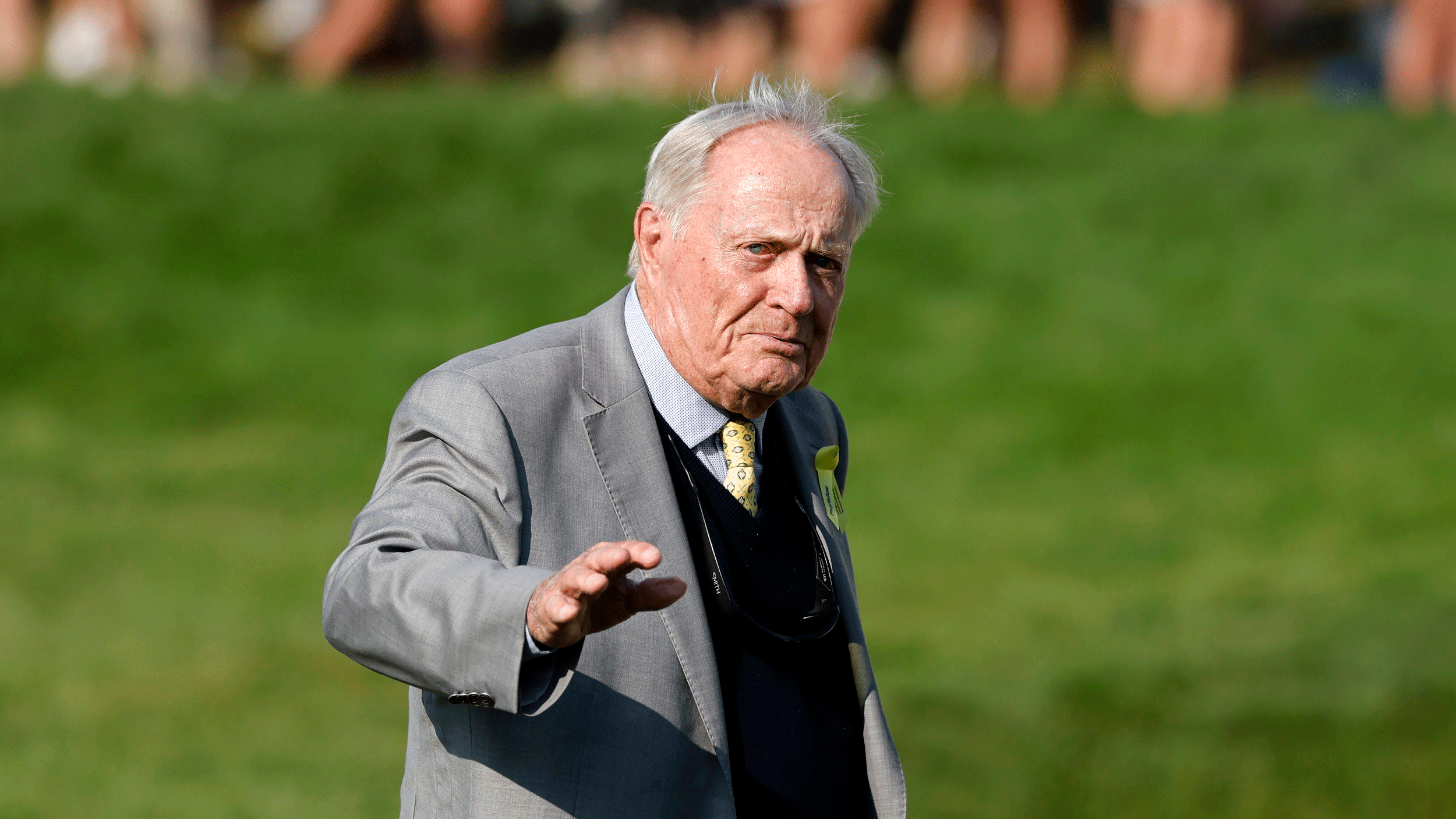Jack Nicklaus waves to fans after the 2025 Memorial Tournament