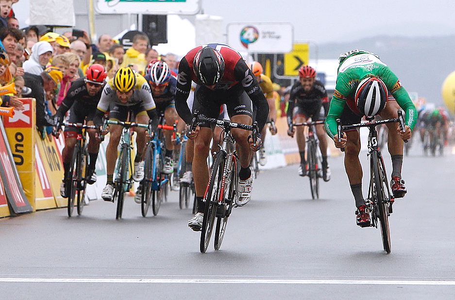 Edvald Boasson Hagen (Dimension Data) sprints for the line