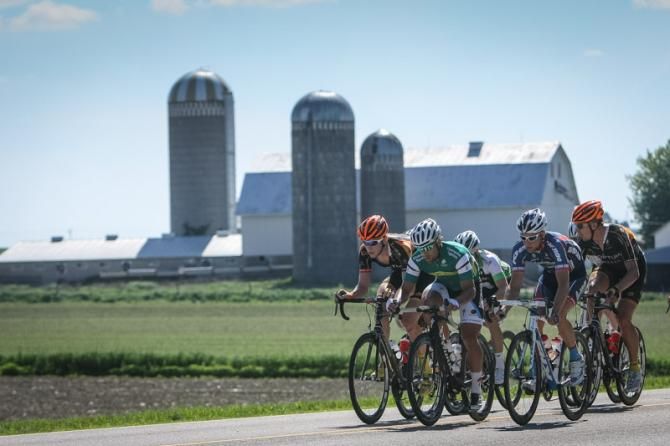A small group starts to split off the front of the mens field.