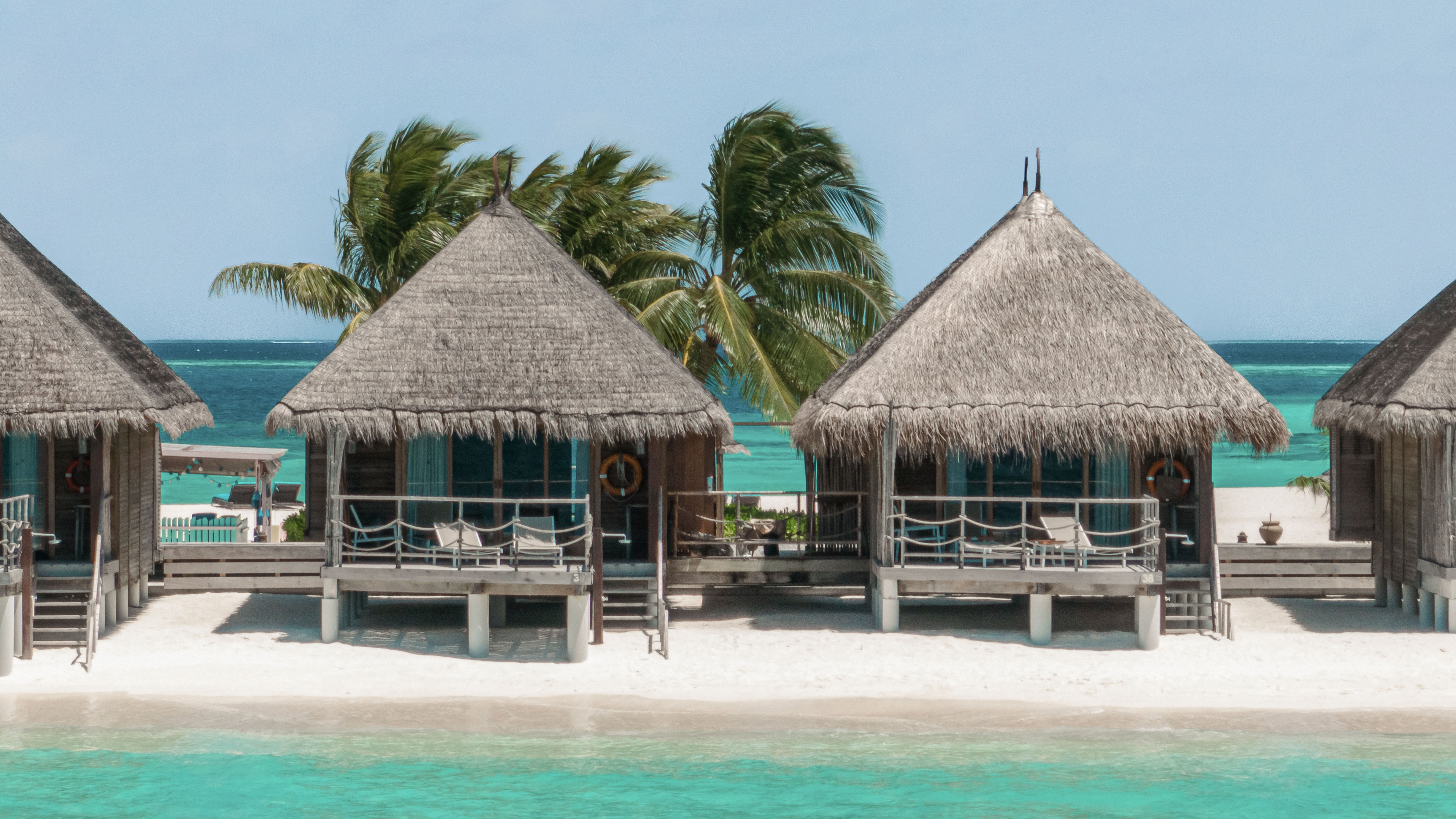 Sand villas at Constance Moofushi
