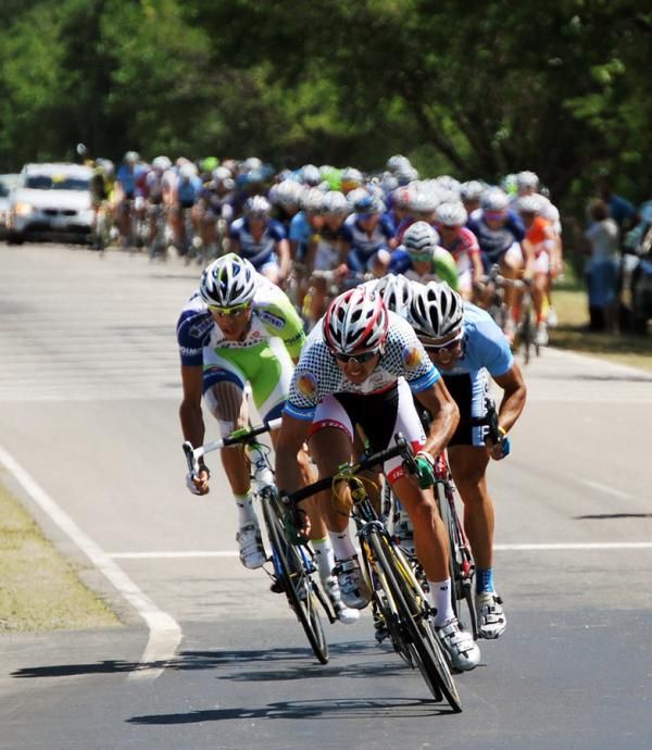 The intermediate sprint was won by Luis Mansilla.