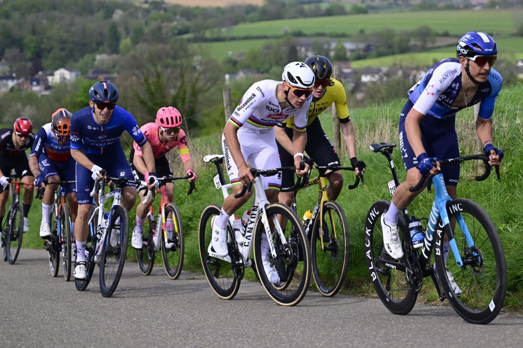 Mathieu van der Poel (Alpecin-Deceuninck) in the main group