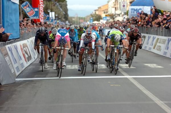 Petacchi won with a desperate lunge to the line