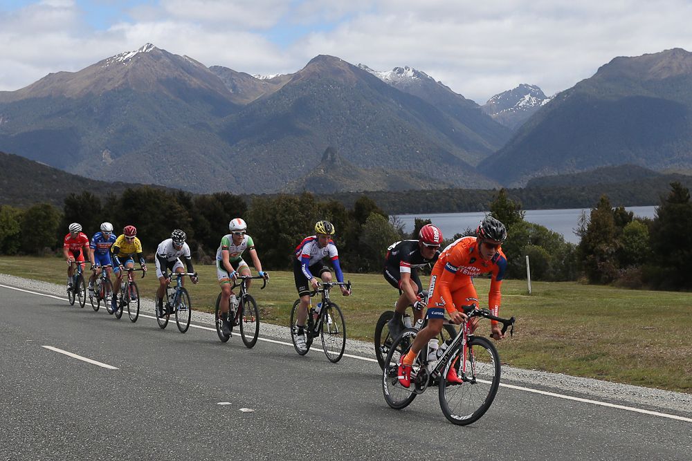 The chasing group makes its way towards TeAnau during stage three of the Tour of Southland