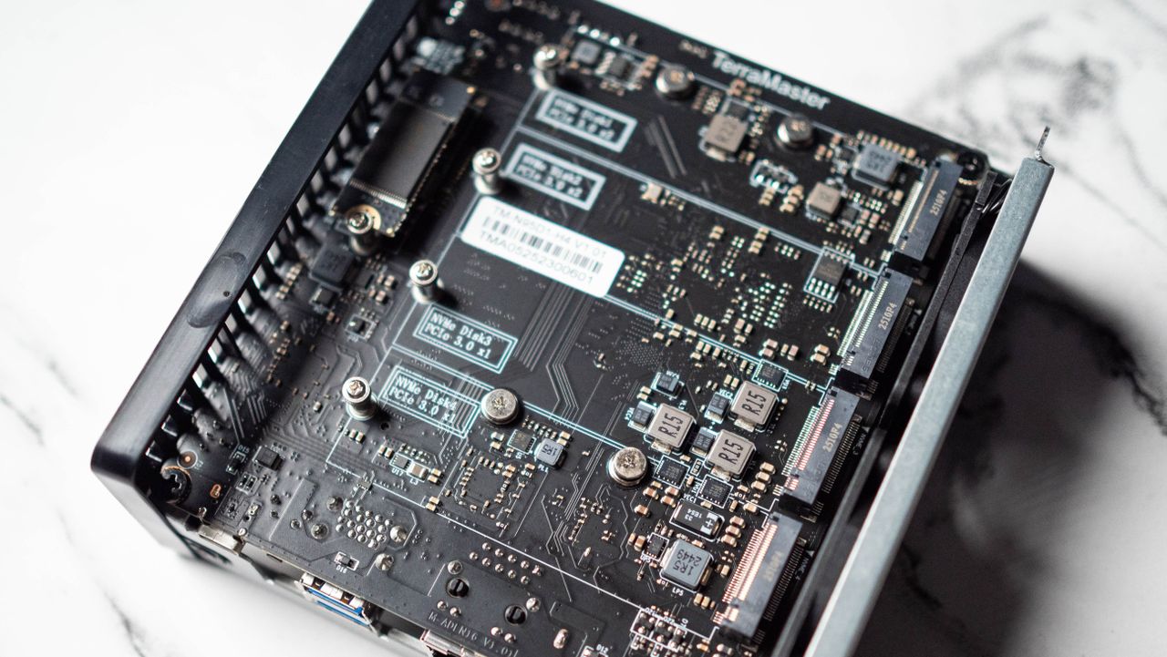 TerraMaster F4 SSD NAS review