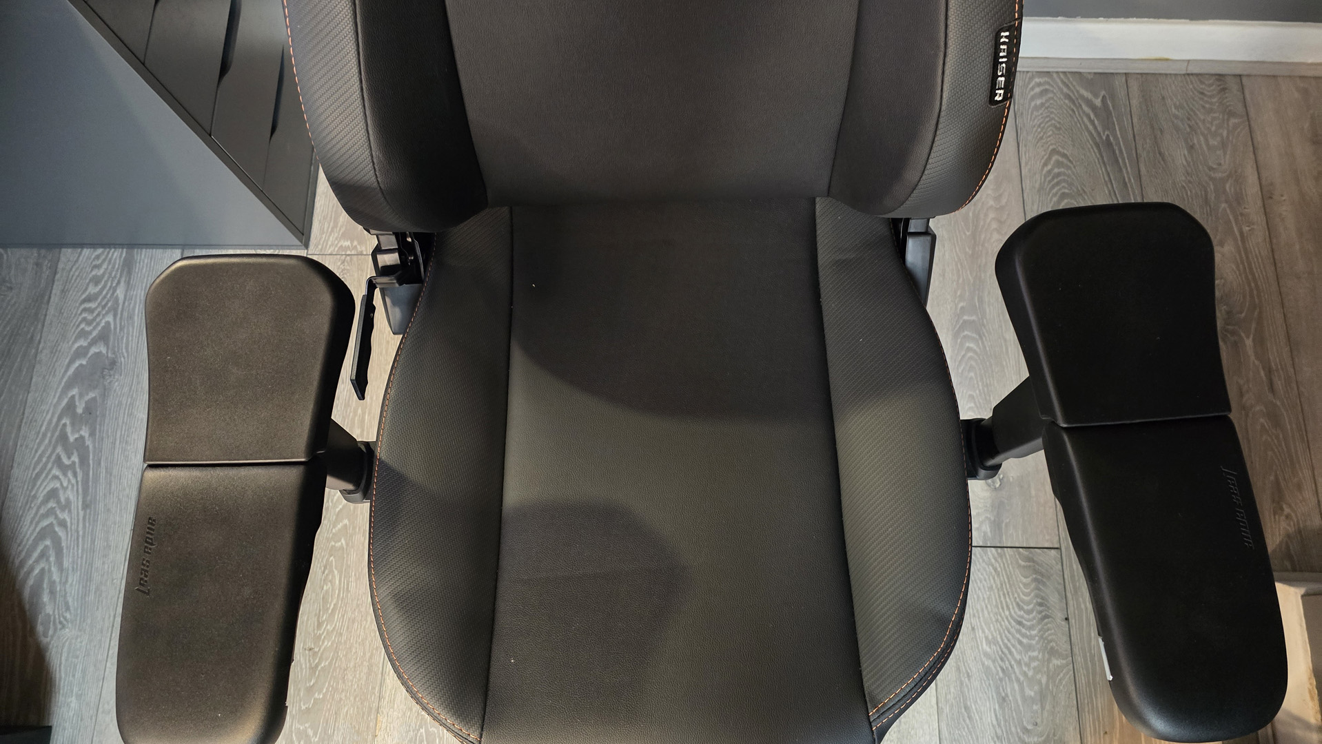 Andaseat Kaiser 3 Pro barrel seats.