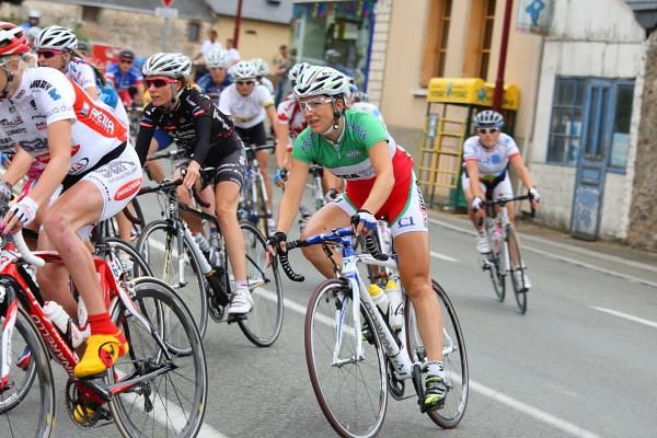 Italian champion Monia Baccaille (Team Valdarno) in the bunch.