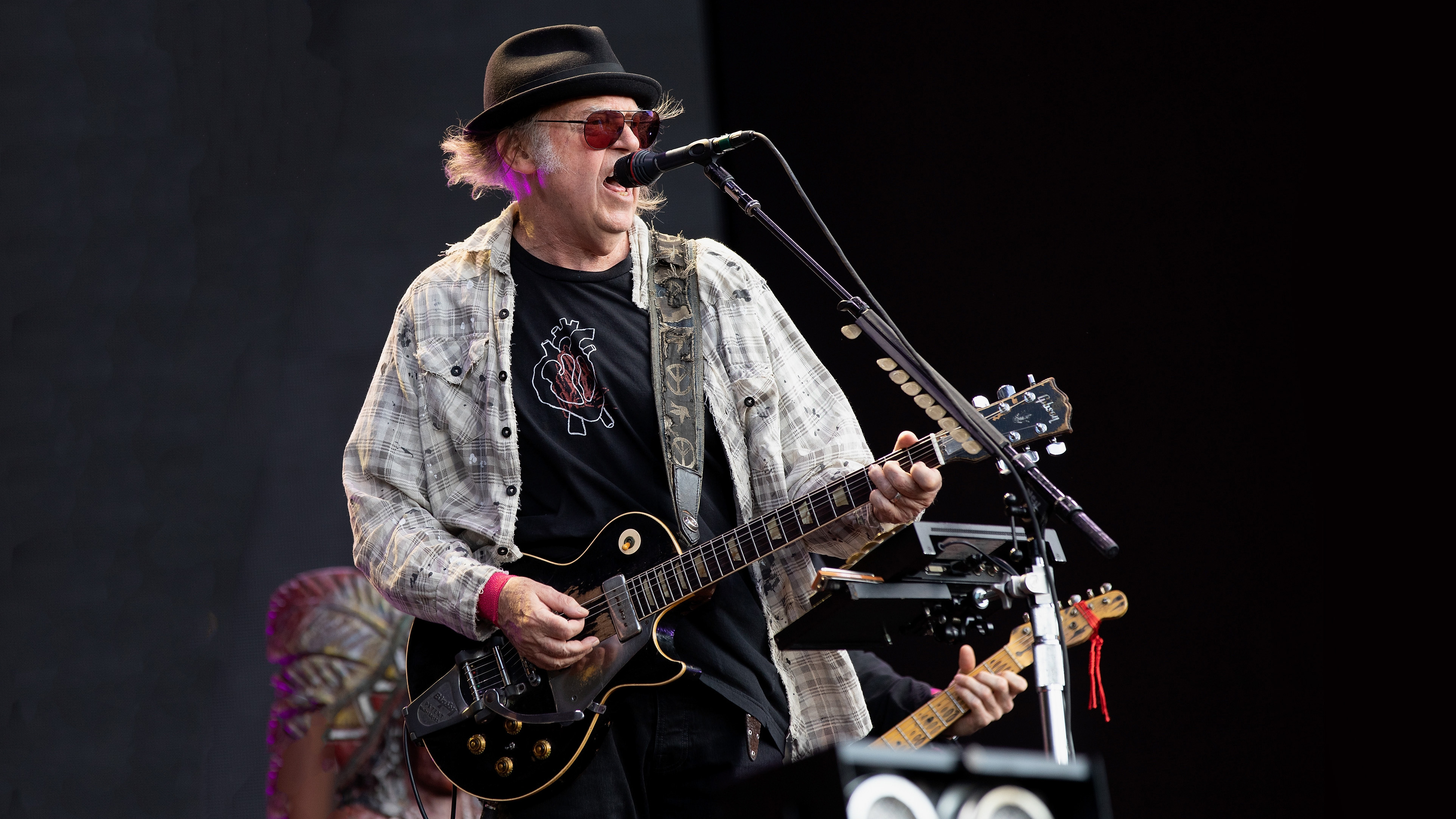 Neil Young – Tell Me Why Lyrics
