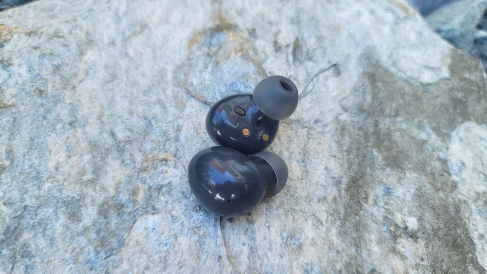 samsung galaxy buds 2 vs airpods pro