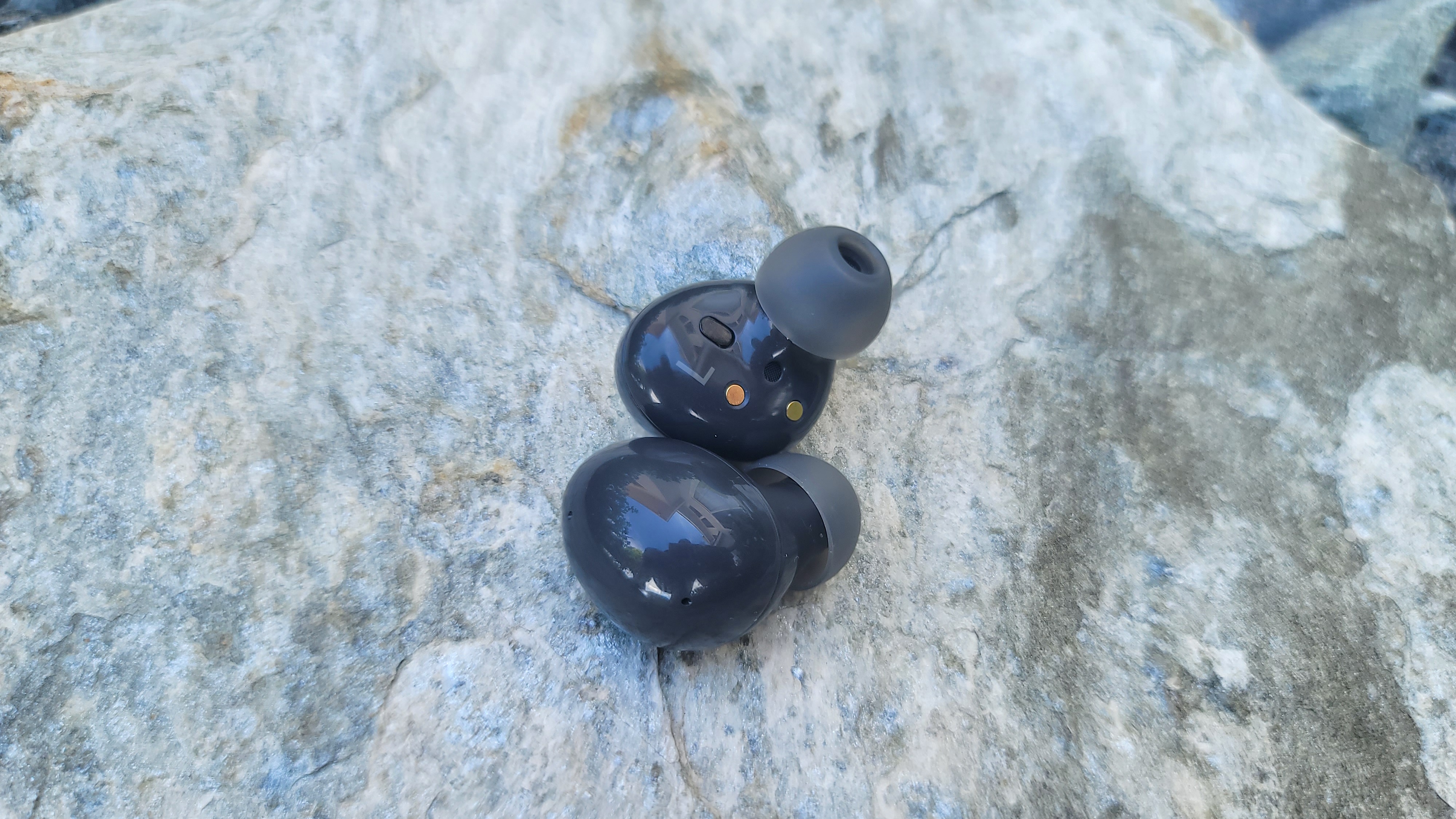 Samsung Galaxy Buds 2 vs. AirPods Pro