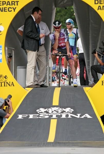 Cadel Evans (Silence - Lotto) ponders on the start ramp.