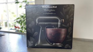 KitchenAid Design Series 4.7L Artisan Evergreen Stand Mixer box