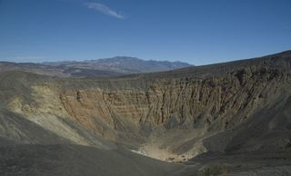 death valley crater, ubehebe crater, volcano in death valley, volcano underneath death valley, death valley volcano, volcanic eruptions, vulcanology, earth, environment