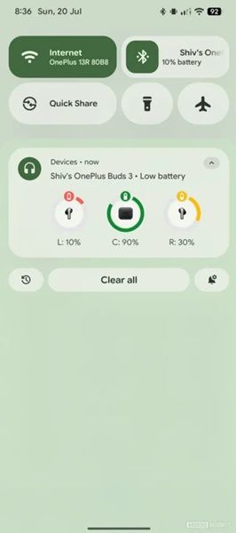 A leaked snapshot of Google's supposed Fast Pair battery UI change, which brings colorful battery circles around the user's device. It also changes colors depending on percentage.