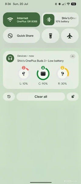 A leaked snapshot of Google's supposed Fast Pair battery UI change, which brings colorful battery circles around the user's device. It also changes colors depending on percentage.