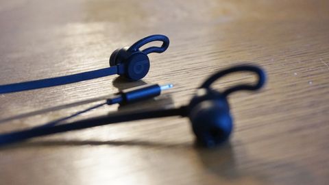 beats in ear headphones with lightning connector