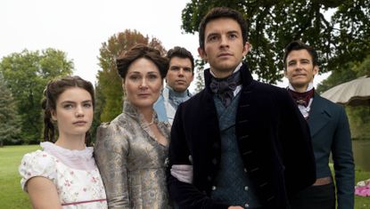 Florence Emilia Hunt as Hyacinth Bridgerton, Ruth Gemmell as Lady Violet Bridgerton, Luke Newton as Colin Bridgerton, Jonathan Bailey as Anthony Bridgerton, Luke Thompson as Benedict Bridgerton in episode 207 of Bridgerton