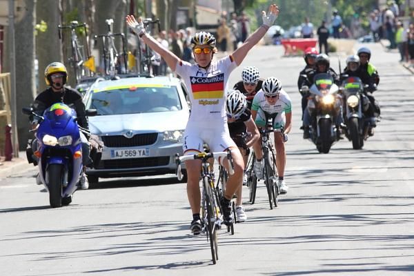 Ina Yoko Teutenberg (HTC - Columbia Women) celebrates her sprint to her record-breaking 20th victory in Tour de l'Aude. Julia Martisova (Gauss Rdz Ormu) was second and Annemiek Van Vleuten (Nederland Bloeit) third. No other rider has won so many stages.