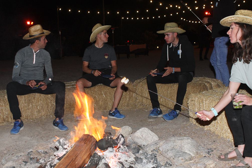 Polartec-Kometa riders roast some marshmallows