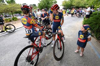 Amanda Spratt and Lauretta Hanson at the Santos Women's Tour Down Under 2024