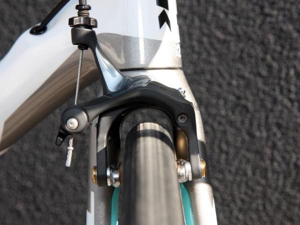 The slightly modified Bontrager carbon fork now has more than enough room for the team's 27mm-wide FMB Paris-Roubaix tubulars.