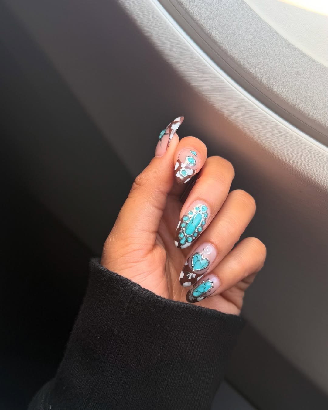 A western manicure with turquoise details on Symphani Soto