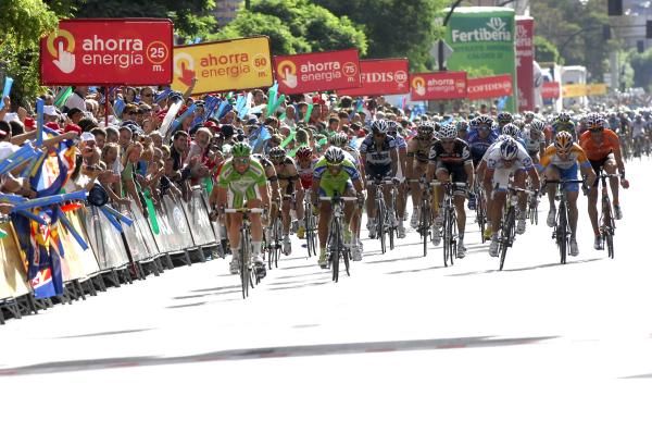 Cavendish bunny hops as he win stage 13 of the Vuelta