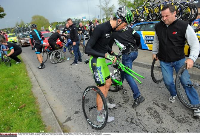 Nicola Boem deciding which new front wheel to take after a crash