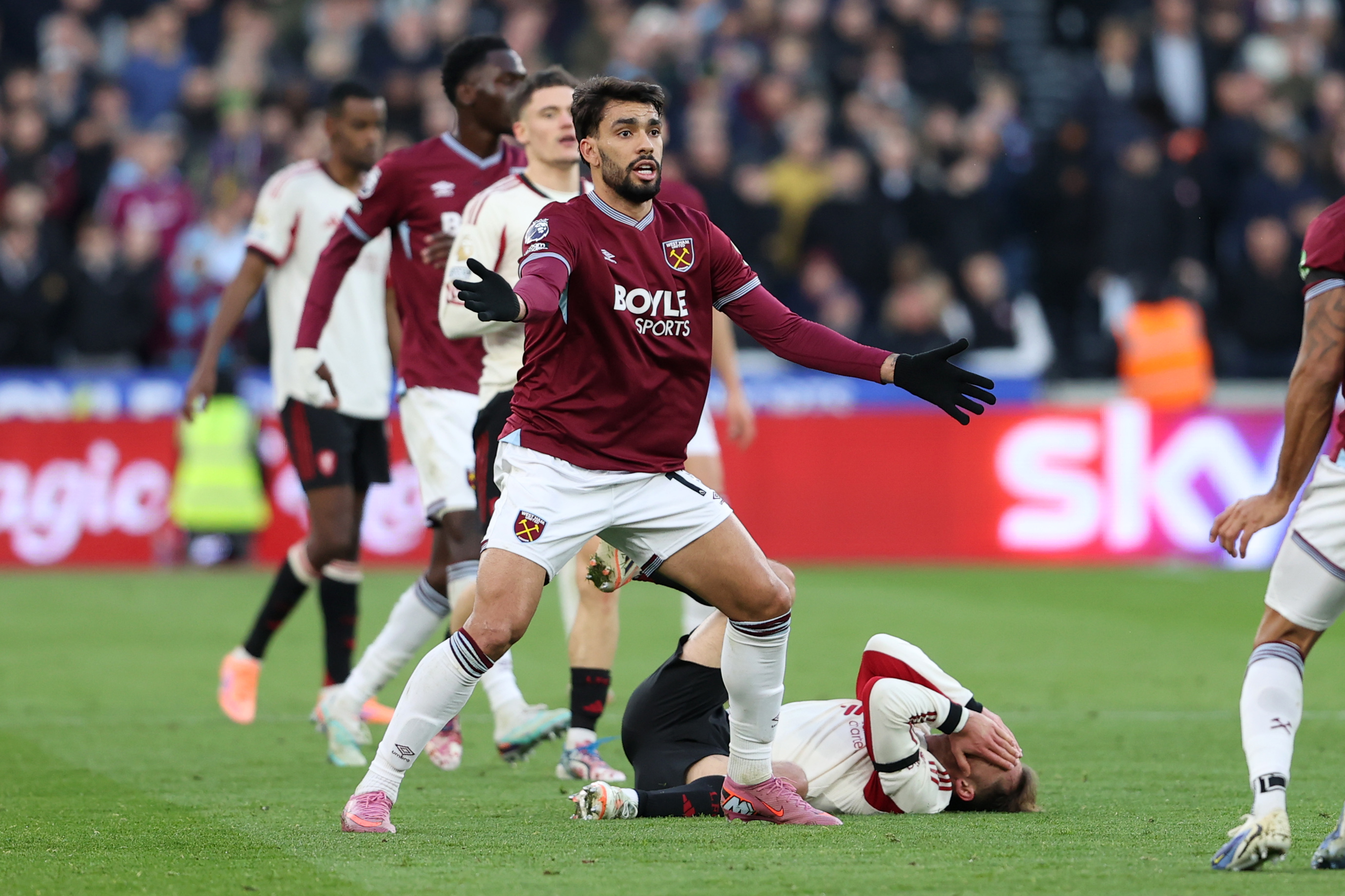 LONDON, ENGLAND - NOVEMBER 30: Lucas Paqueta of West Ham United protests as Alexis Mac Allister of Liverpool holds his face during the Premier League match between West Ham United and Liverpool at London Stadium on November 30, 2025 in London, England. (Photo by Mark Leech/Offside/Offside via Getty Images)