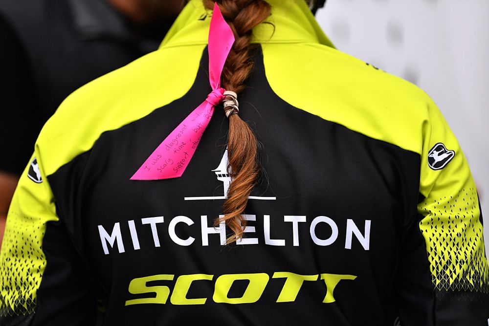 Mitchelton-Scott, pink ribbon, breast cancer campaign