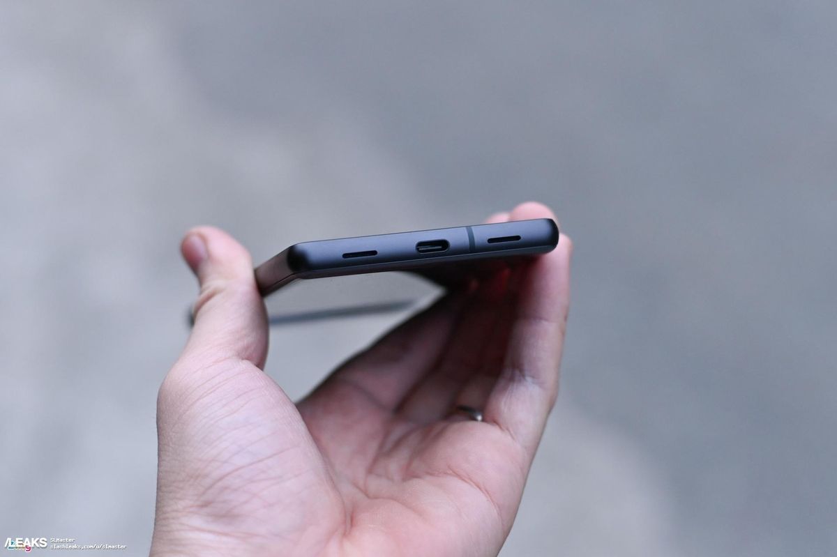 Google Pixel 7a charging port