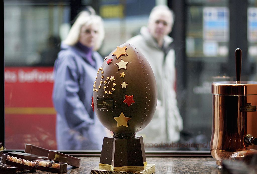 La Maison du Chocolat, the world's finest chocolatier, presenting the UK's most expensive diamond encrusted chocolate egg in 2006