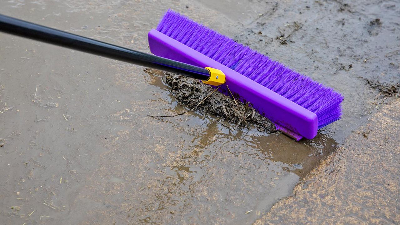 Equerry British Bulldog yard broom review