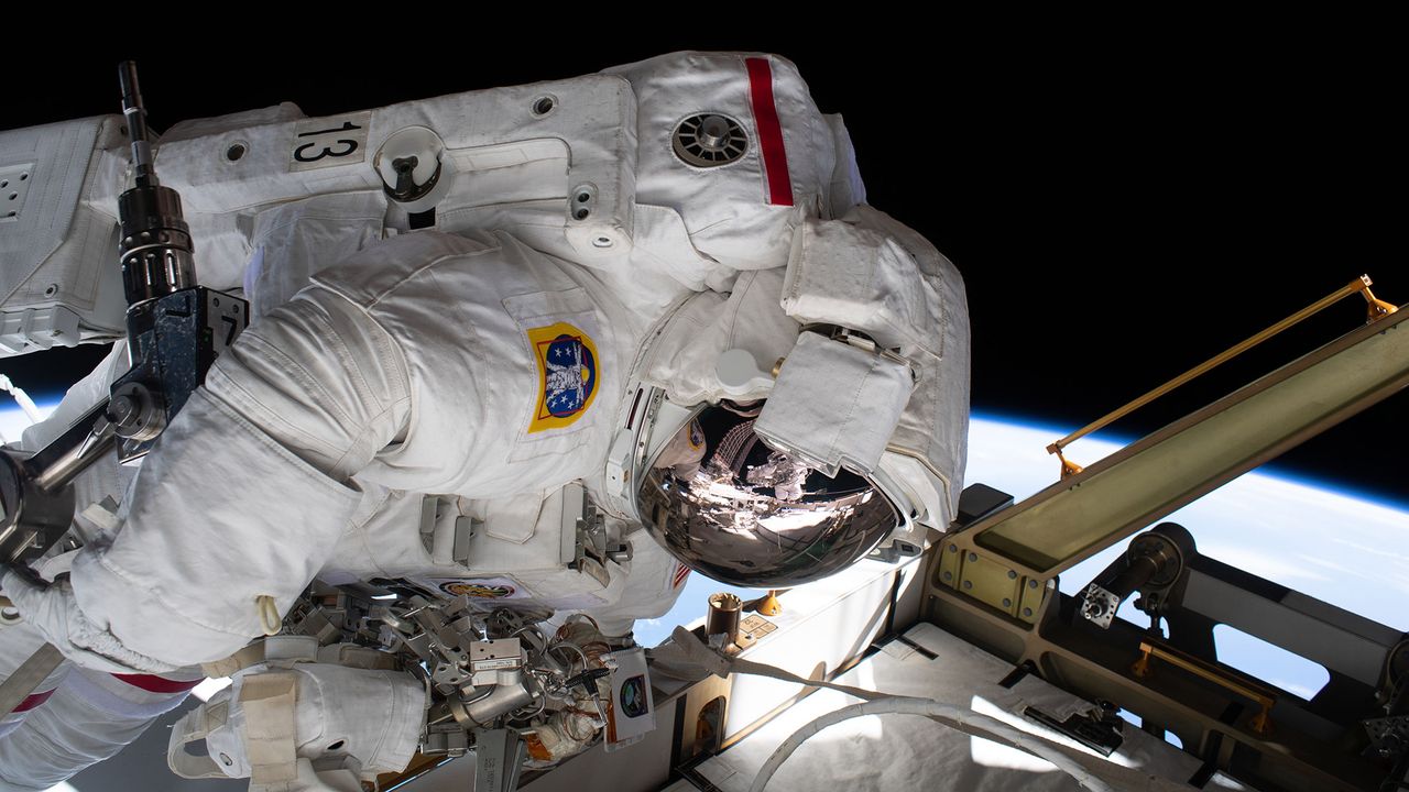 expedition 61 spacewalks